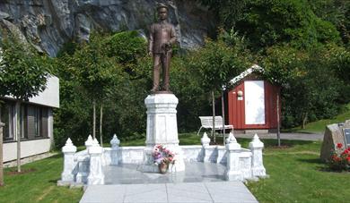 statue av king Kong Chulalongkorn