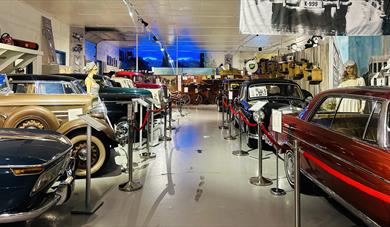 utstilling av biler på Z-Musuem