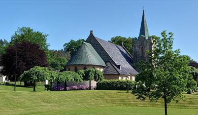 Borgestad kirke i Skien i nydelig sommervær