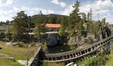 ØVRE TINFOS: Tømmerrenna strekker seg fra Kloumannsjøen ned til Øvre Tinfos