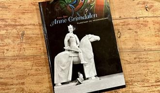 Bokomslag: Biografien om Anne Grimdalen av Kjell Åsen.