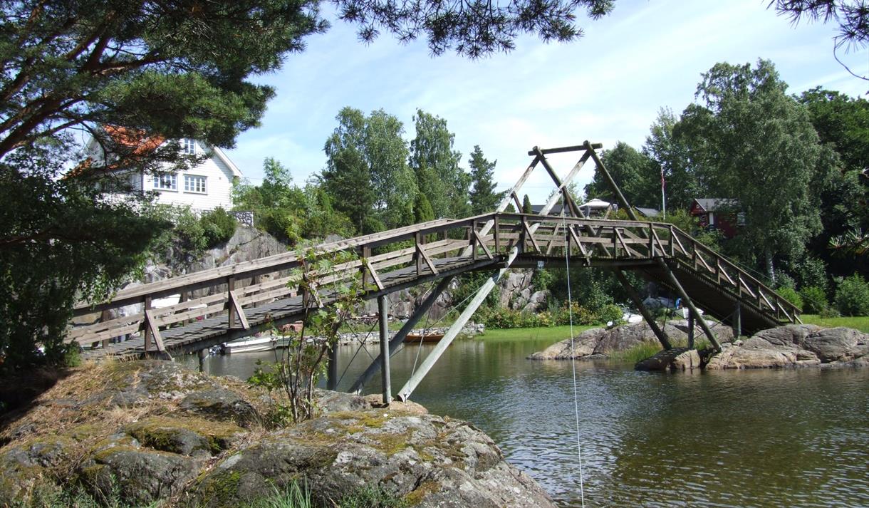 gangbro fra Sandøya til Løvøya
