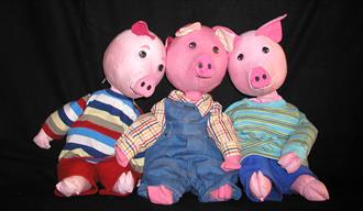De tre små griser, dukkegriser med klær på