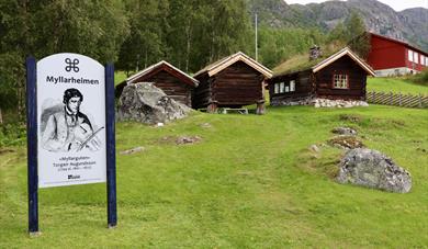 Myllarheimen i Arabygdi sett fra vegen. Vest-Telemark museum.