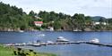 Dikkon badeplass og brygga til fritidsbåtene på Sandøya