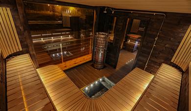 romslig og lekker sauna på saunabåten Melvin i Porsgrunn