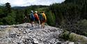 gruppe vandrere på toppen av brynesteinsbruddet