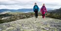 2 jenter går tur på Hægefjell