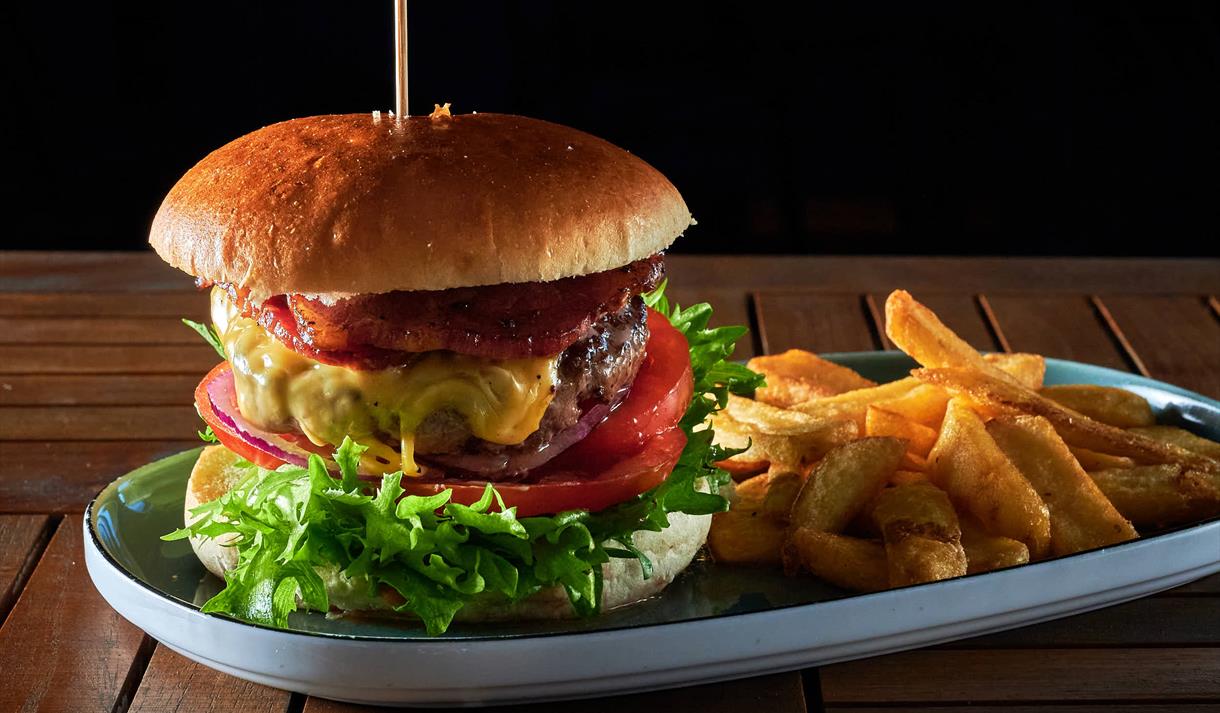 burger "mighty Beast" som serveres på Jimmys Restaurant og Bar i Porsgrunn